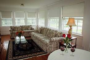 Blackberry River Inn
