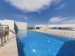 Spectacular Apartment Bridge Pool