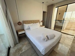 Spectacular Apartment Bridge Pool