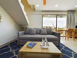 Spectacular Apartment Bridge Pool