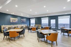 Comfort Inn & Suites Newark Liberty International Airport