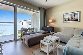 Lake Side Luxury – Steps to the Lake Lela