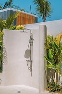 Villa Tiny - Close to Nyanyi Beach