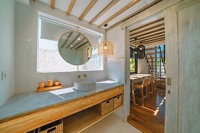 Villa Tiny - Close to Nyanyi Beach