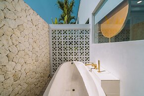 Villa Tiny - Close to Nyanyi Beach