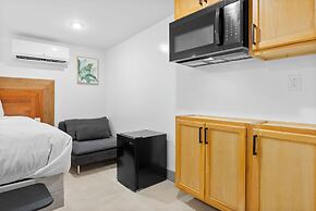 Upscale Luxury Suites Minutes From Center City LL