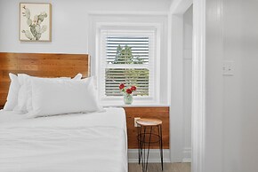 Cozy Comfortable and Quiet Suites LL