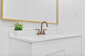 Cozy Comfortable and Quiet Suites LL