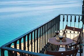 Fotiadis Family Luxury Suites by Konnect