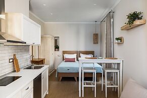 Fotiadis Family Luxury Suites by Konnect