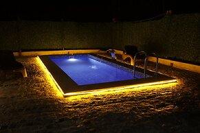 Engreens Suit Bungalov