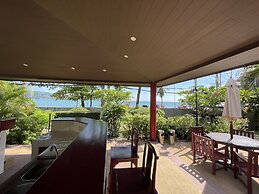 Peaceful retreat at Kalim Bay by Lofty