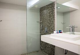 Peaceful retreat at Kalim Bay by Lofty