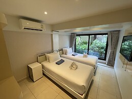 Peaceful retreat at Kalim Bay by Lofty