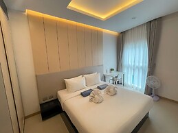 Apartment at Palmetto Condo by Lofty