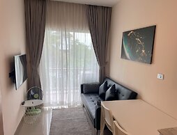 Apartment at Palmetto Condo by Lofty