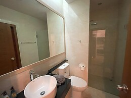 Apartment at Palmetto Condo by Lofty