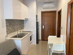 Apartment at Palmetto Condo by Lofty