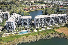 Modern apartment at Cassia by Lofty