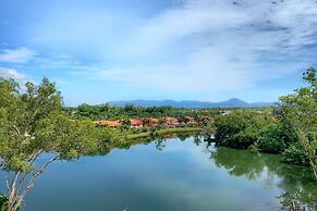 Modern apartment at Cassia by Lofty