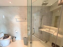 Modern apartment at Cassia by Lofty