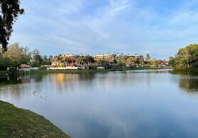 Modern apartment at Cassia by Lofty