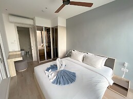 Modern apartment at Cassia by Lofty