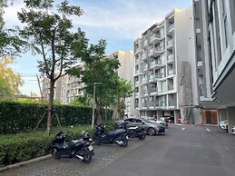 Modern apartment at Cassia by Lofty