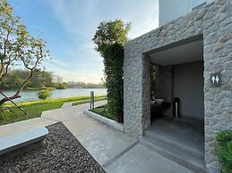 Modern apartment at Cassia by Lofty