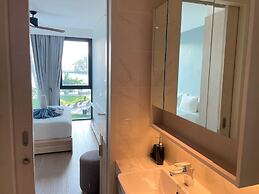 Modern apartment at Cassia by Lofty