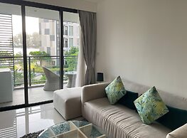 Modern apartment at Cassia by Lofty