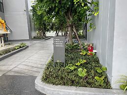 Modern apartment at Cassia by Lofty