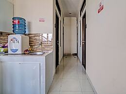 OYO 92768 Flagship Exclusive Colombus Near Stasiun Karawang