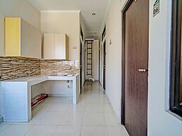 OYO 92768 Flagship Exclusive Colombus Near Stasiun Karawang