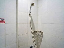 OYO 92768 Flagship Exclusive Colombus Near Stasiun Karawang