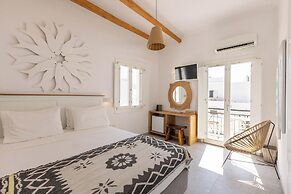 Parosquare Central Suites