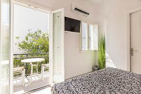 Parosquare Central Suites