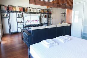 Stylish Sauna Retreat Apt in Gazi