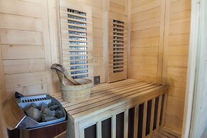 Stylish Sauna Retreat Apt in Gazi