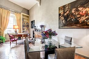 Wonderful Apartment With Balcony in Piazza Margana