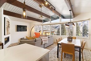 Newly Remodeled Ski In, Ski Out 2 Bedroom on Aspen Mountain at Lift 1A