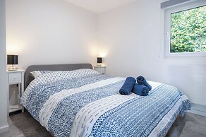 The Garden Lodge - 1 Bedroom Lodge - Tenby