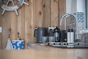 The Garden Lodge - 1 Bedroom Lodge - Tenby