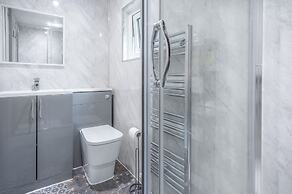 The Garden Lodge - 1 Bedroom Lodge - Tenby