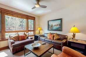Ski In, Ski Out 2 Bedroom at Snowflake Chairlift - Bluesky Condos