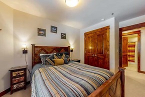 Ski In, Ski Out 2 Bedroom at Snowflake Chairlift - Bluesky Condos
