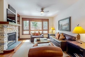 Ski In, Ski Out 2 Bedroom at Snowflake Chairlift - Bluesky Condos