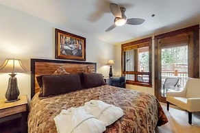 Ski In, Ski Out 2 Bedroom at Snowflake Chairlift - Bluesky Condos