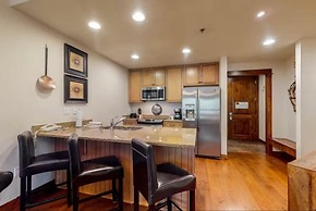 Ski In, Ski Out 2 Bedroom at Snowflake Chairlift - Bluesky Condos