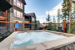 Ski In, Ski Out 2 Bedroom at Snowflake Chairlift - Bluesky Condos